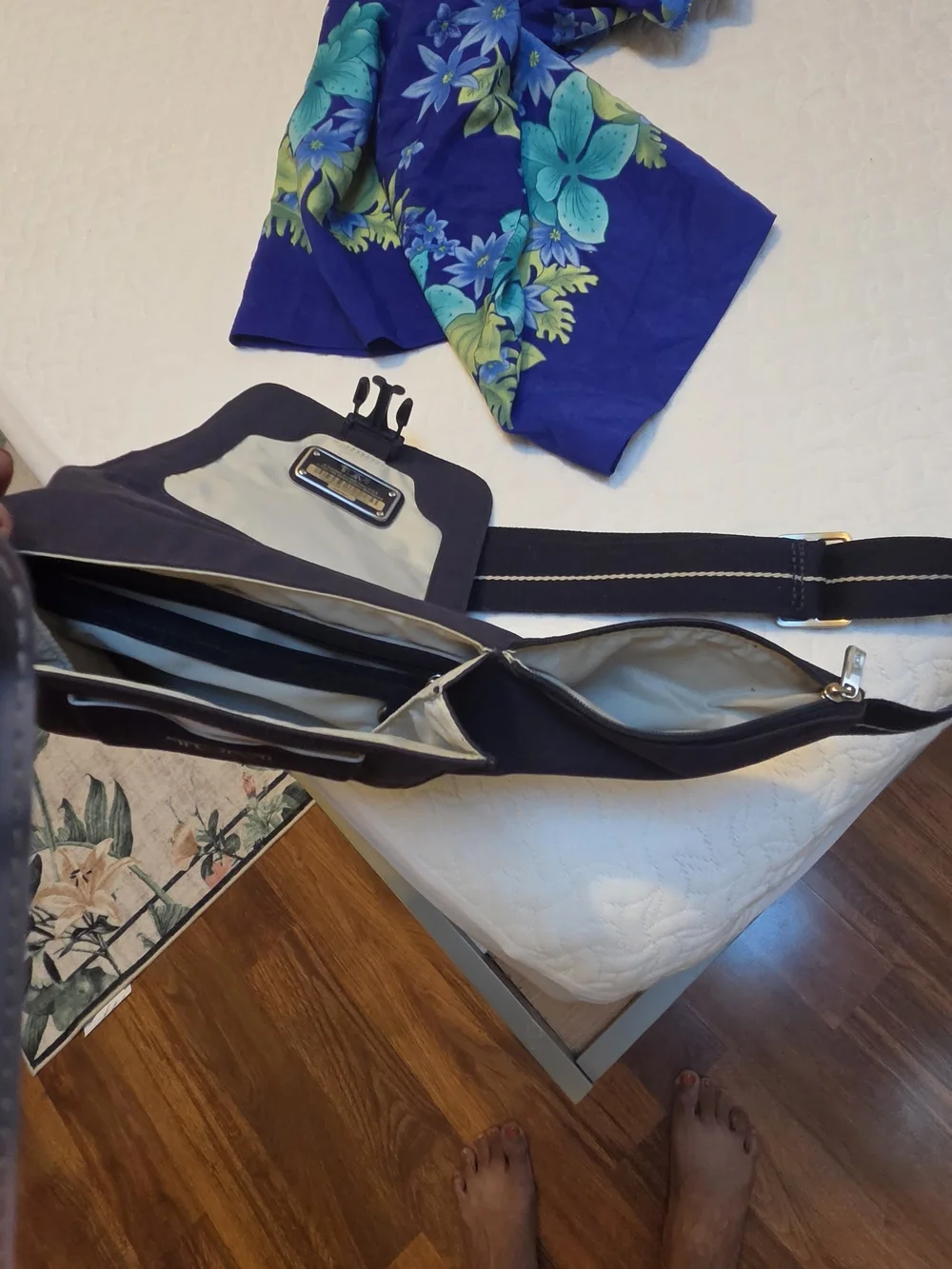 Tumi Waist  Belt Bag Perfect For Traveling Military Grade Thick Nylon Fabric
